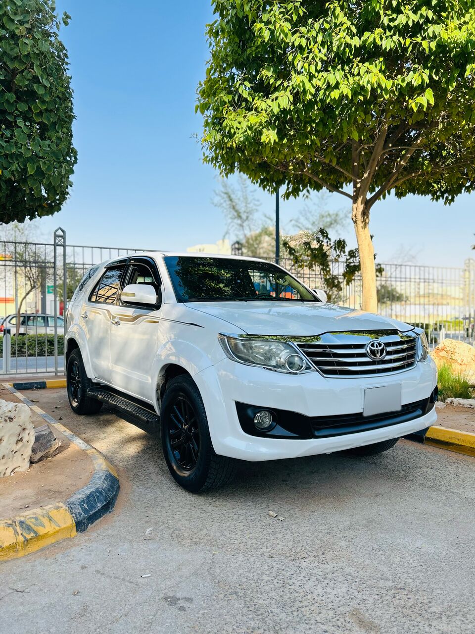 Riyadh, Vehicles, Cars & Trucks , SAR 39500,  Toyota Fortuner,  2014,  Automatic,  330000 KM,   4 WHEEL DRIVE  MODEL NEAT CAR FOR SALE