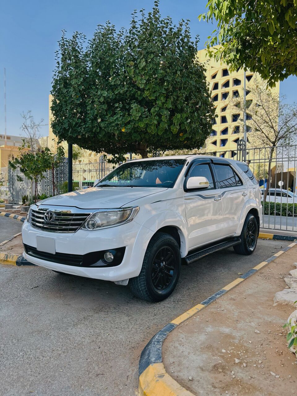 Riyadh, Vehicles, Cars & Trucks , SAR 39500,  Toyota Fortuner,  2014,  Automatic,  330000 KM,   4 WHEEL DRIVE  MODEL NEAT CAR FOR SALE