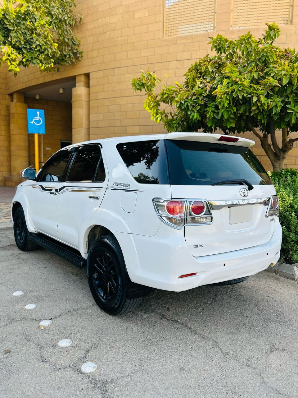 Riyadh, Vehicles, Cars & Trucks , SAR 39500,  Toyota Fortuner,  2014,  Automatic,  330000 KM,   4 WHEEL DRIVE  MODEL NEAT CAR FOR SALE