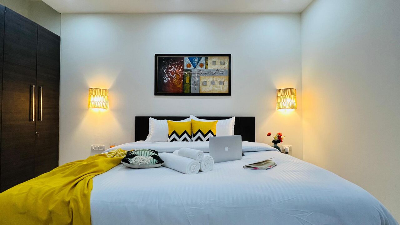 Gurgaon, Apartments, Flats, Houses & Villas, INR 4500/day,  Furnished,  Studio,  550 Sq. Meter,  One Bedroom Apartment Dlf Cyber City