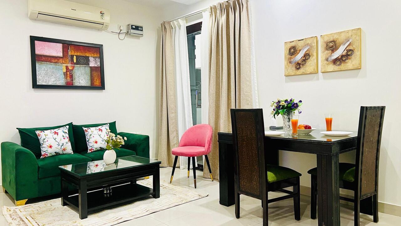 Gurgaon, Apartments, Flats, Houses & Villas, INR 4500/day,  Furnished,  Studio,  550 Sq. Meter,  One Bedroom Apartment Dlf Cyber City
