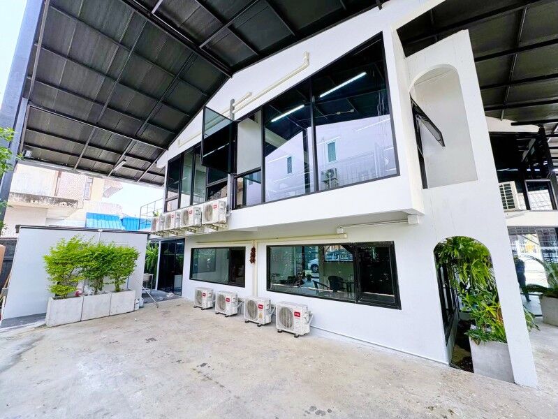 Bangkok, Villas, THB 119999,  150 Sq. Feet,  MRT Sutthisan 2.45 Km. 2-story Office Building For Rent, Ratchada-Lat Phrao Area, 4