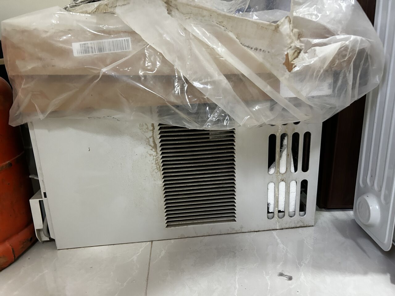 Abqaiq, Air Conditioners, SAR 2000,  Air Condition, Gas Cylinder And Airtel Dish For Sale