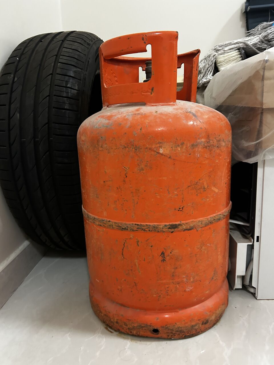 Abqaiq, Air Conditioners, SAR 2000,  Air Condition, Gas Cylinder And Airtel Dish For Sale