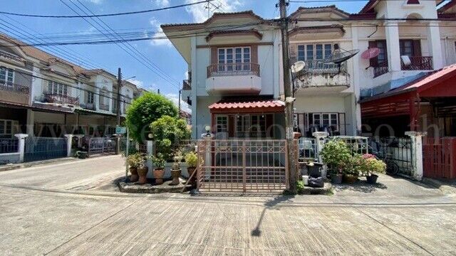 Bangkok, Real Estate For Sale, THB 2450000,  3 BR,  25 Sq. Feet,  Townhouse Garden Suite, Corner Unit, Good Condition, Cheapest In The Project.