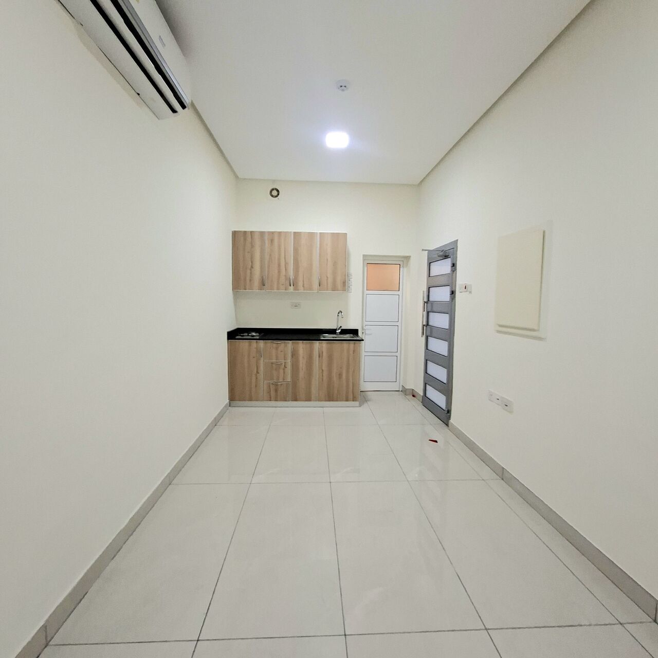 Hoora, Apartments, Flats, Houses & Villas, BHD 140/month,  Furnished,  Studio,  Brand New Semi Furnished Studio With Ewa In Hoora,Split AC,Bright & Neat Flat @ 35547951