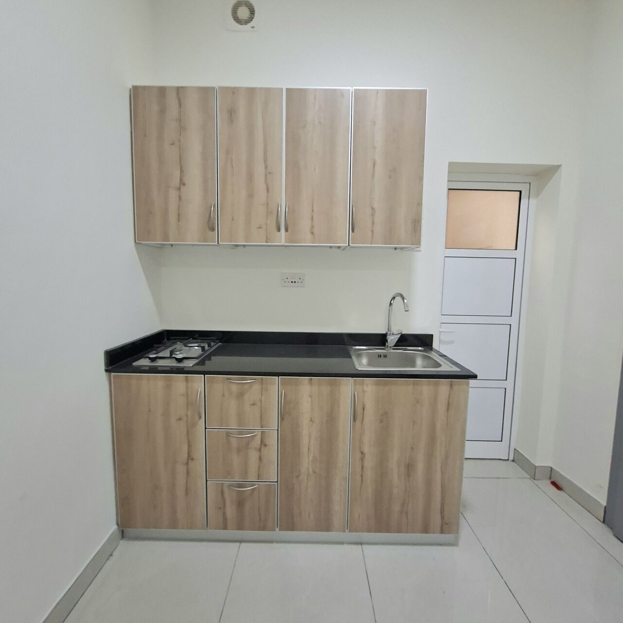 Hoora, Apartments, Flats, Houses & Villas, BHD 140/month,  Furnished,  Studio,  Brand New Semi Furnished Studio With Ewa In Hoora,Split AC,Bright & Neat Flat @ 35547951