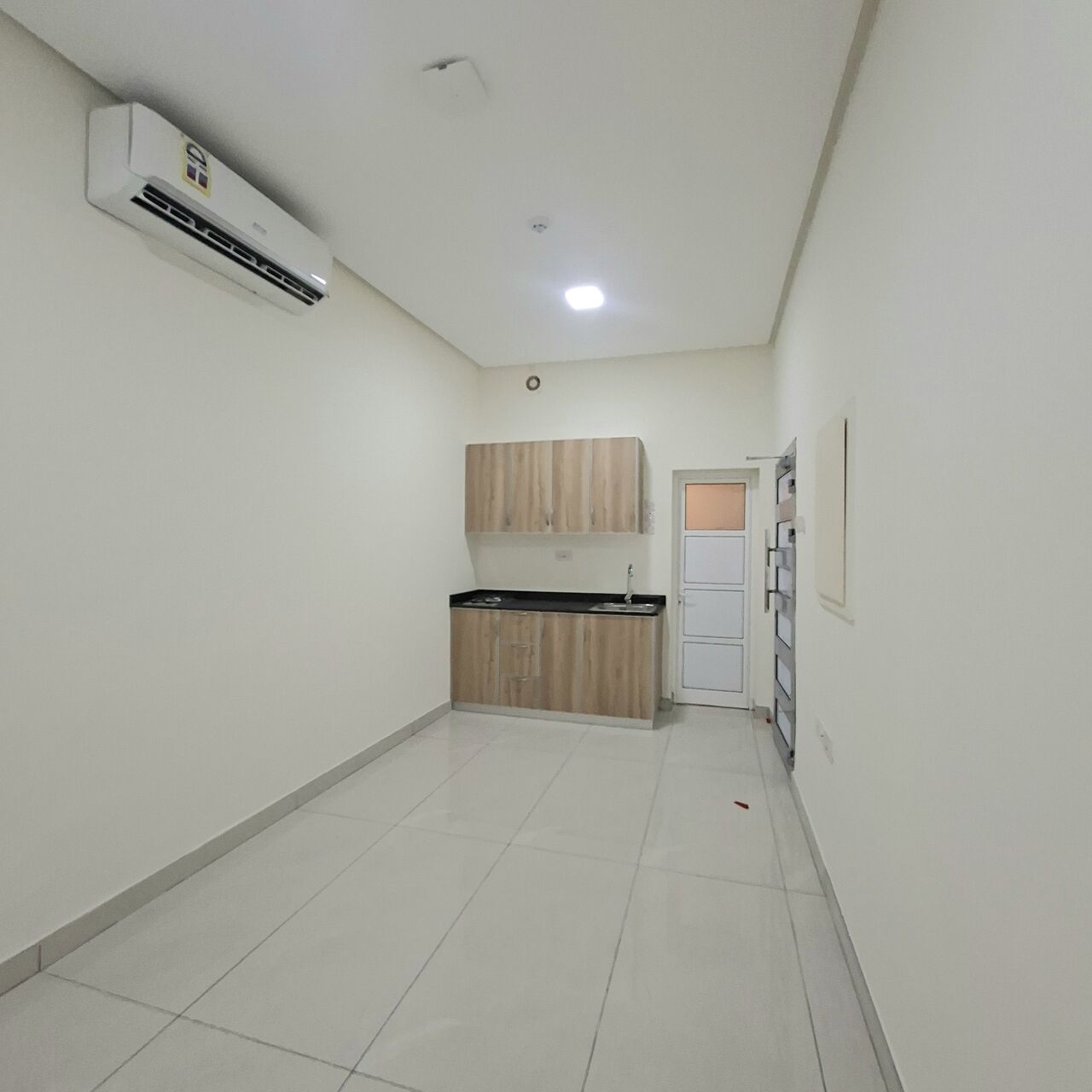 Hoora, Apartments, Flats, Houses & Villas, BHD 140/month,  Furnished,  Studio,  Brand New Semi Furnished Studio With Ewa In Hoora,Split AC,Bright & Neat Flat @ 35547951