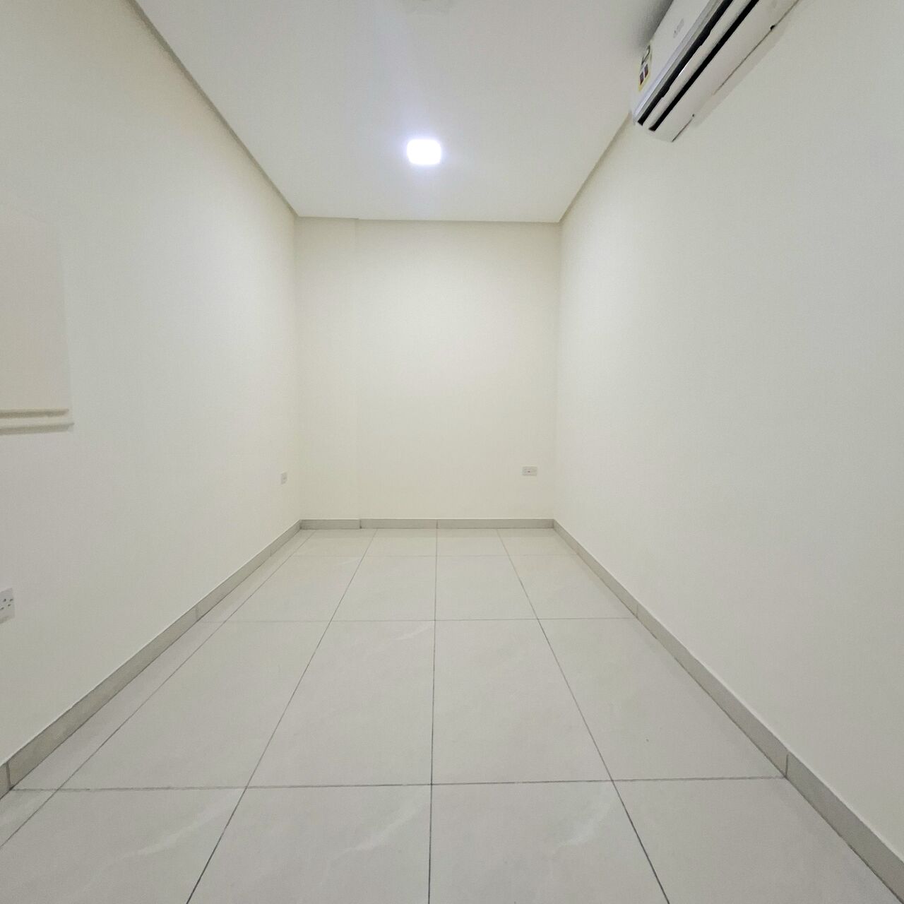Hoora, Apartments, Flats, Houses & Villas, BHD 140/month,  Furnished,  Studio,  Brand New Semi Furnished Studio With Ewa In Hoora,Split AC,Bright & Neat Flat @ 35547951