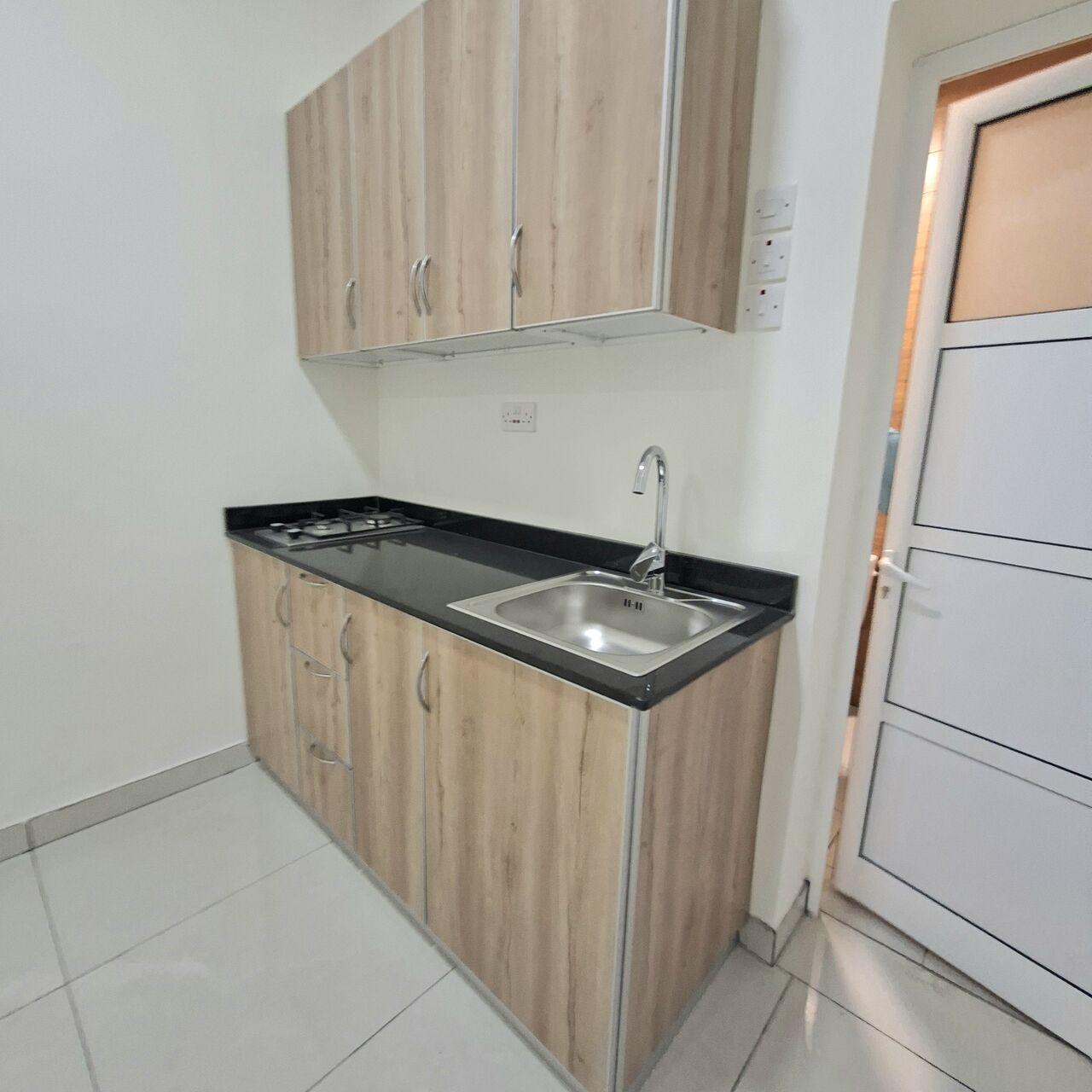 Hoora, Apartments, Flats, Houses & Villas, BHD 140/month,  Furnished,  Studio,  Brand New Semi Furnished Studio With Ewa In Hoora,Split AC,Bright & Neat Flat @ 35547951