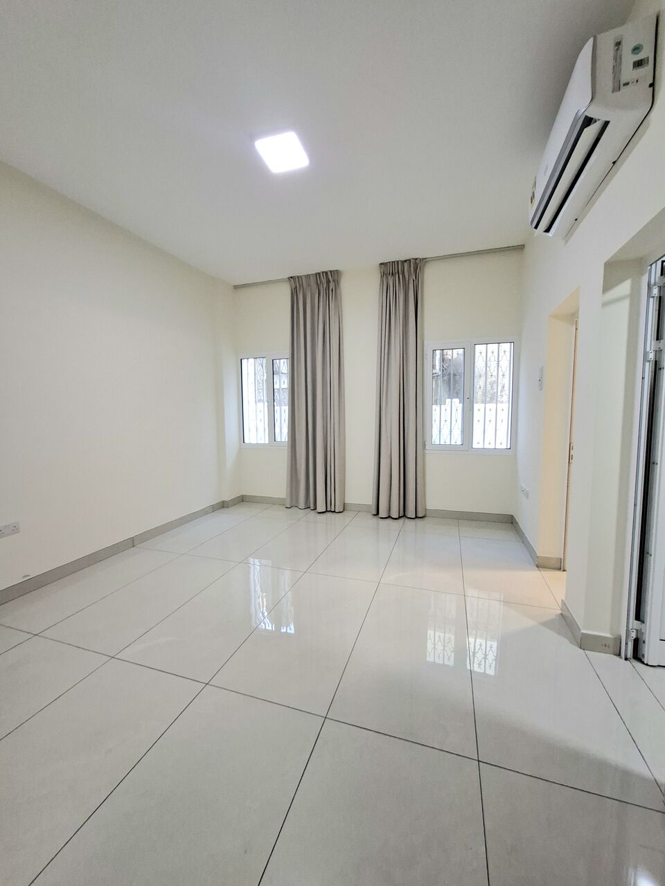 Hoora, Apartments, Flats, Houses & Villas, BHD 150/month,  Furnished,  Studio,  Brand New Semi Furnished Studio With Ewa In Hoora,Bright & Neat Flat @ 35547951