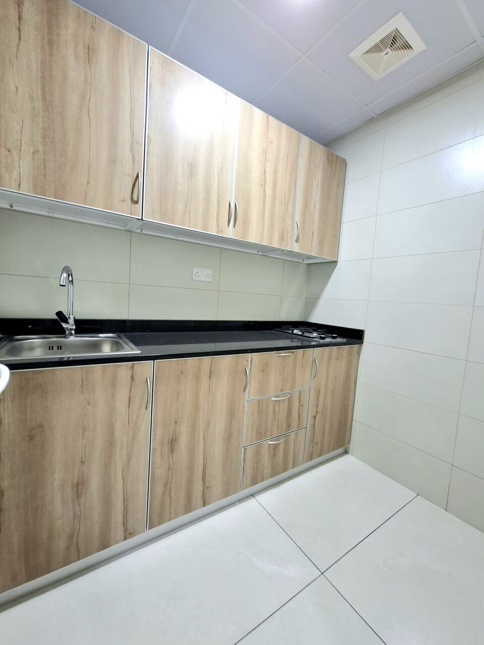 Hoora, Apartments, Flats, Houses & Villas, BHD 150/month,  Furnished,  Studio,  Brand New Semi Furnished Studio With Ewa In Hoora,Bright & Neat Flat @ 35547951