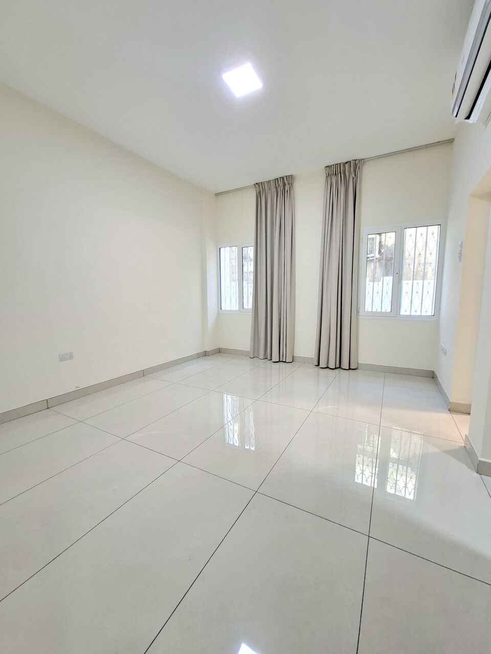 Hoora, Apartments, Flats, Houses & Villas, BHD 150/month,  Furnished,  Studio,  Brand New Semi Furnished Studio With Ewa In Hoora,Bright & Neat Flat @ 35547951