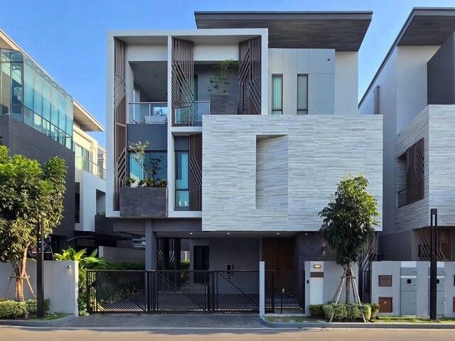 Bangkok, Real Estate For Sale, THB 49000000,  4 BR,  70 Sq. Feet,  Luxury Villa For Sale, 3 Floors, 440 Sq M. Modern Luxury The Gentry, Phatthanakan 2, Soi