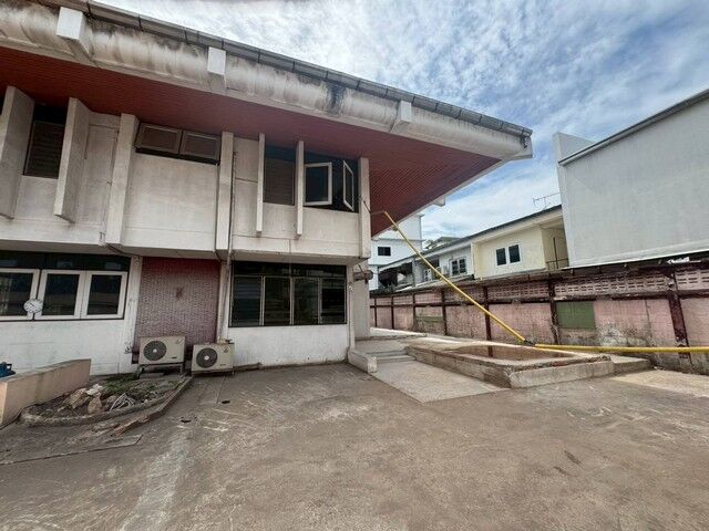 Bangkok, Villas, THB 85000,  253 Sq. Feet,  Large Land For Rent With House, 253 Sq M, Sukhumvit 71, Pridi Banomyong 14, Near BTS Phra