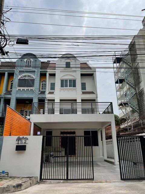 Bangkok, Villas, THB 45000,  46 Sq. Feet,  Home Office For Rent, 3 Floors, 46 Sq M., 380 Sq M., Soi Lat Phrao 91, Near Mahadthai BTS