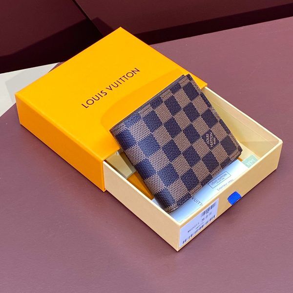 Miami, Fashion & Design, Ditch The Thick Wallet. Carry Only What You Actually Need.