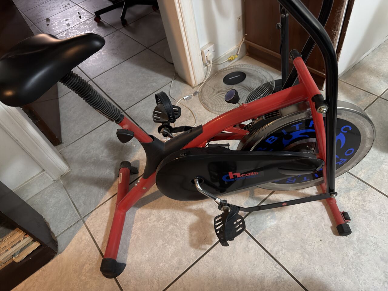 Riyadh, Furniture, SAR 700,  Multi- Purpose Abdominal Exercise Machine And Bicycle Machine For Sale 700 SAR