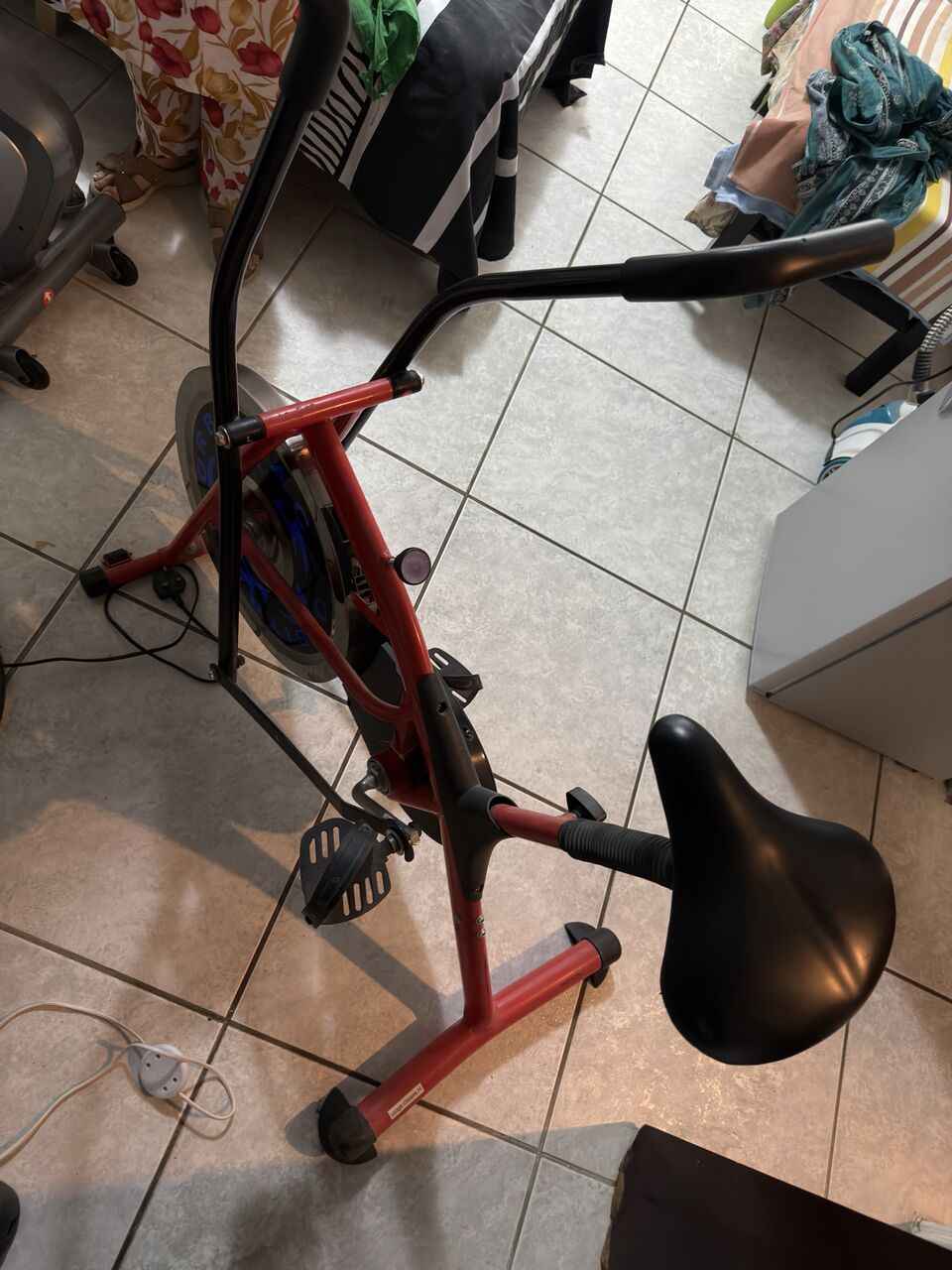 Riyadh, Furniture, SAR 700,  Multi- Purpose Abdominal Exercise Machine And Bicycle Machine For Sale 700 SAR
