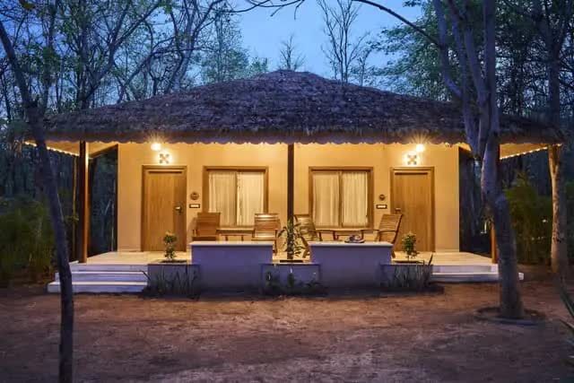 Mumbai, Business, Saj Hotels & Resorts