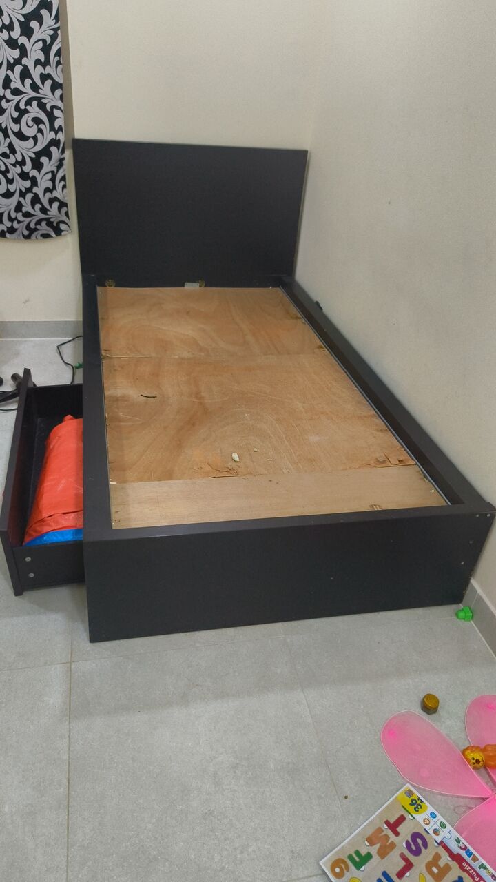 Hidd, Furniture, BHD 25,  King Size And Single Size Cot Is For Urgent Sale