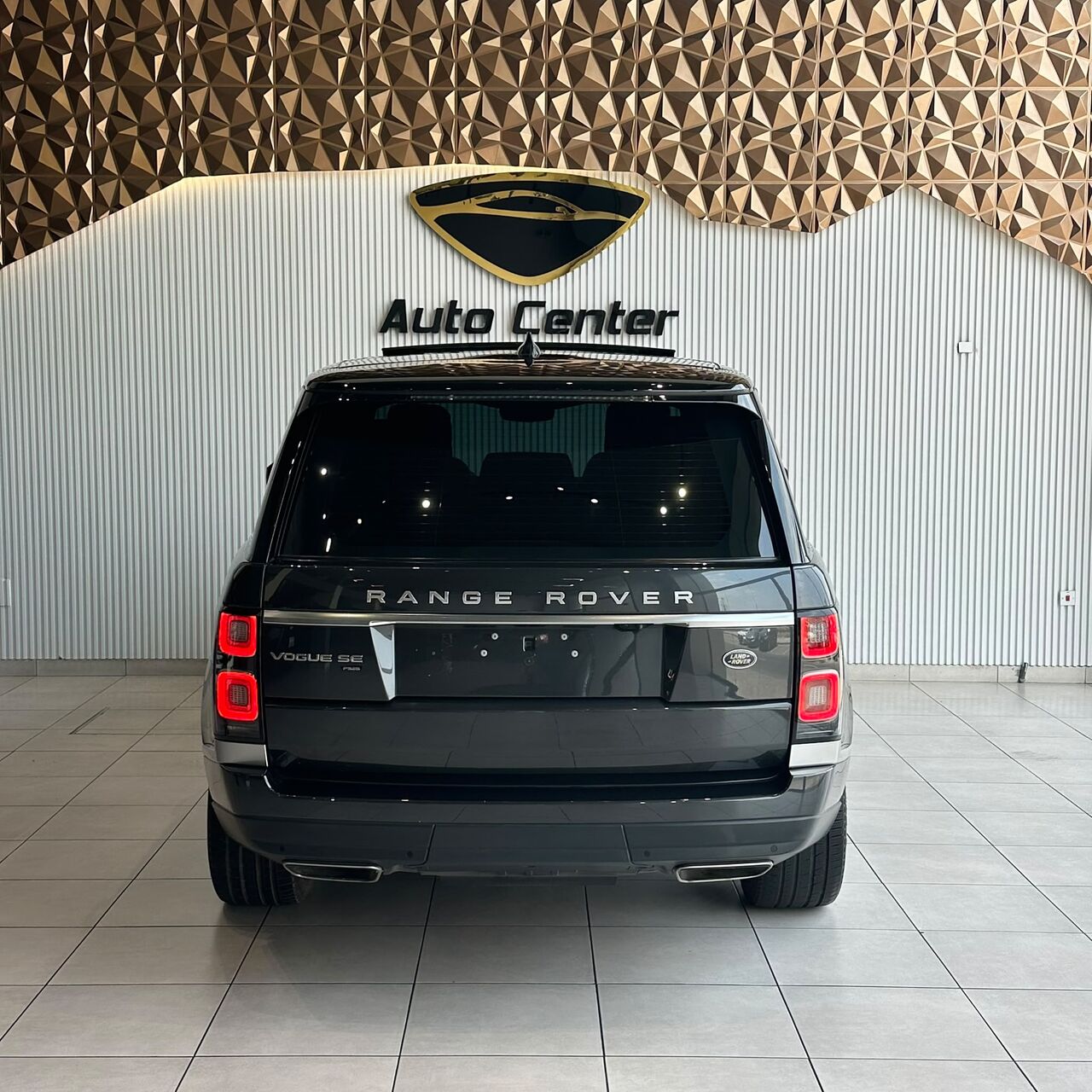 Riffa, Vehicles, Cars & Trucks , BHD 18900,  RANGE ROVER VOGUE SE V8 SUPERCHARGED 2020 GREY,  2020,  Automatic,  70000 KM,