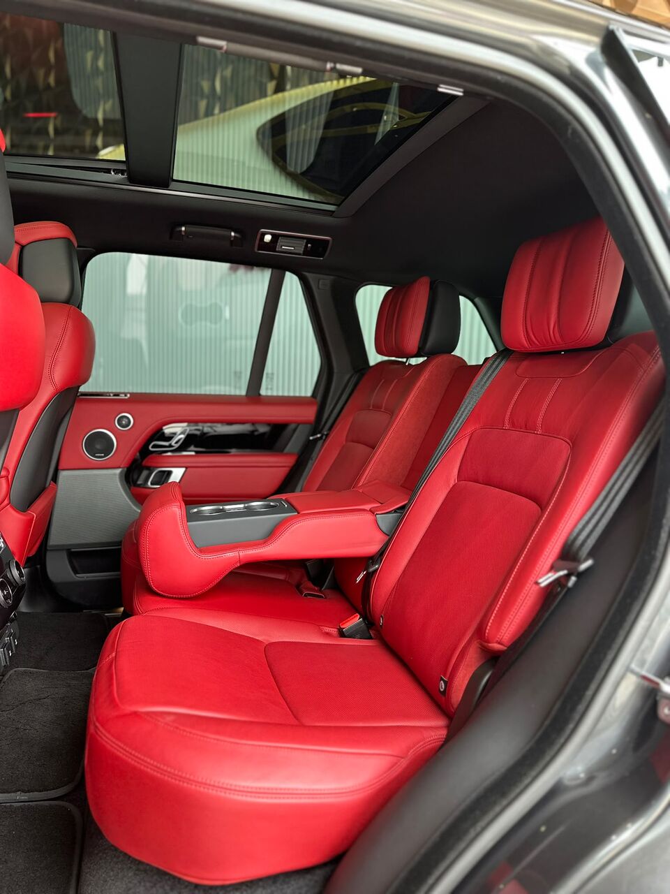 Riffa, Vehicles, Cars & Trucks , BHD 18900,  RANGE ROVER VOGUE SE V8 SUPERCHARGED 2020 GREY,  2020,  Automatic,  70000 KM,