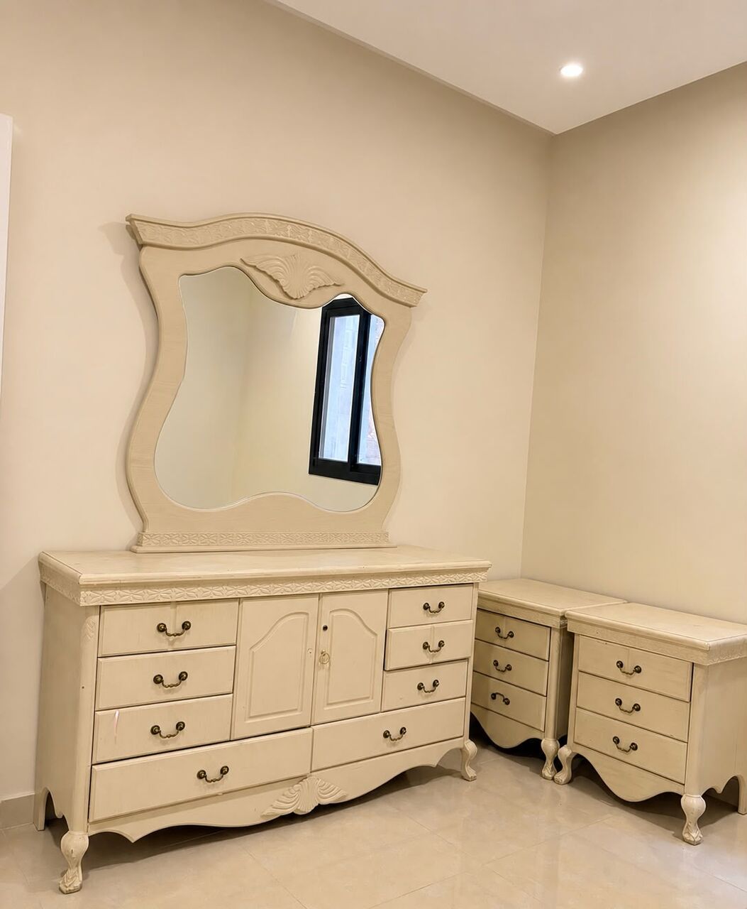 Al Thuqbah, Furniture, SAR 1300,  Classic Bedroom Dress With Mirror+2Matching Bedside Tables