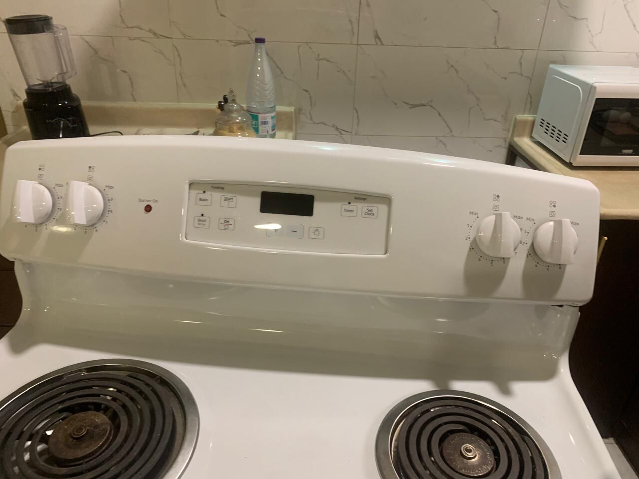 Khobar, Appliances, SAR 1880,  GE Electric Stove &ndash; Excellent Condition (220&ndash;240V)