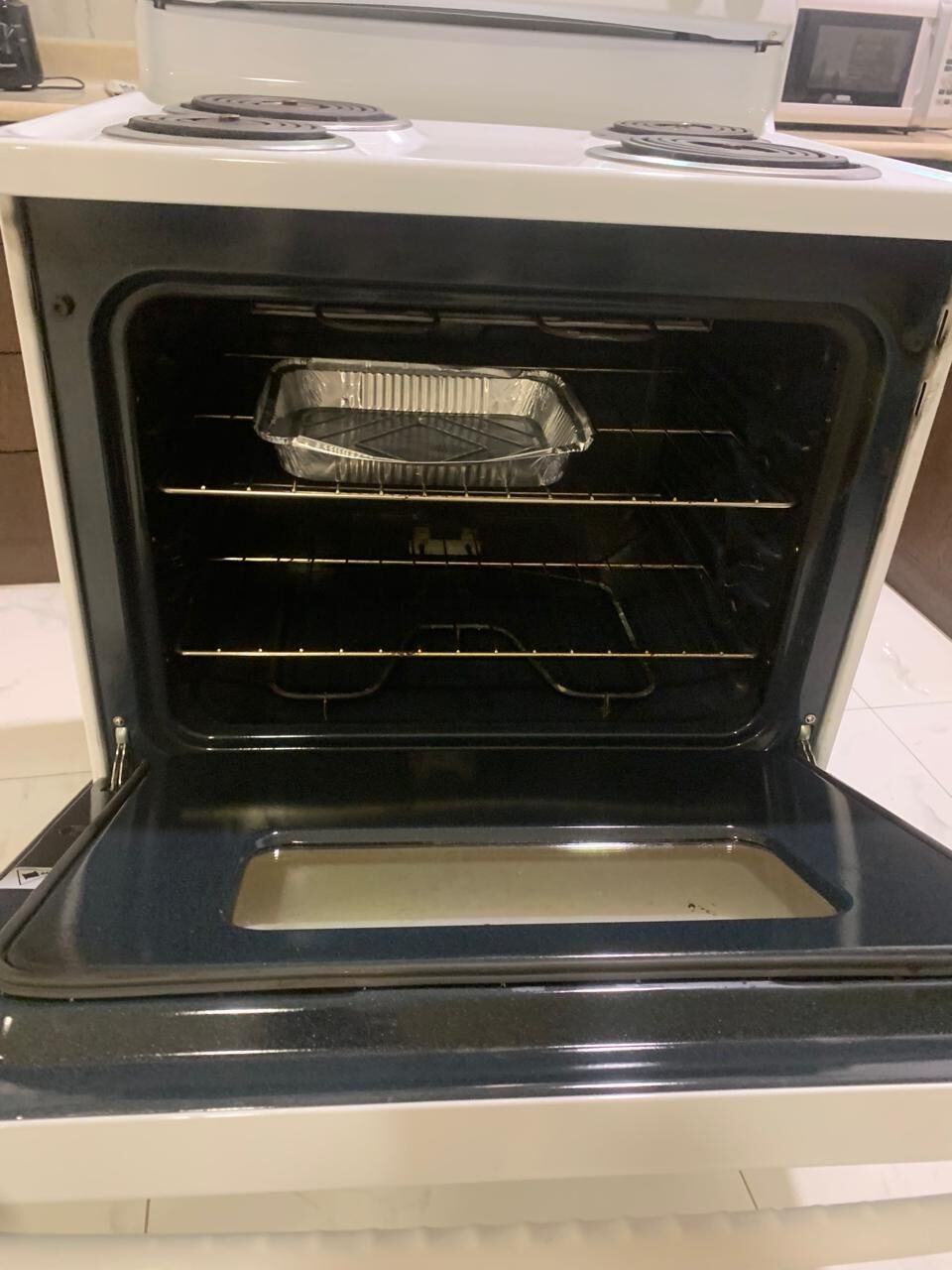 Khobar, Appliances, SAR 1880,  GE Electric Stove &ndash; Excellent Condition (220&ndash;240V)