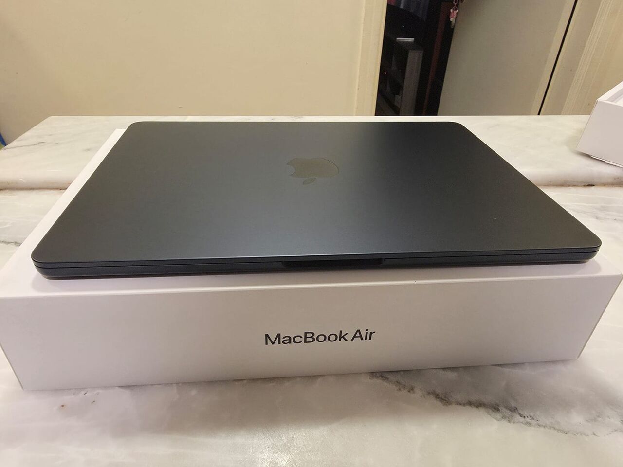 Al Sulaymaniyyah, Computers, SAR 2800,  Apple MacBook Air 13.6 Inch M2 Chip (256GB/16GB) Black