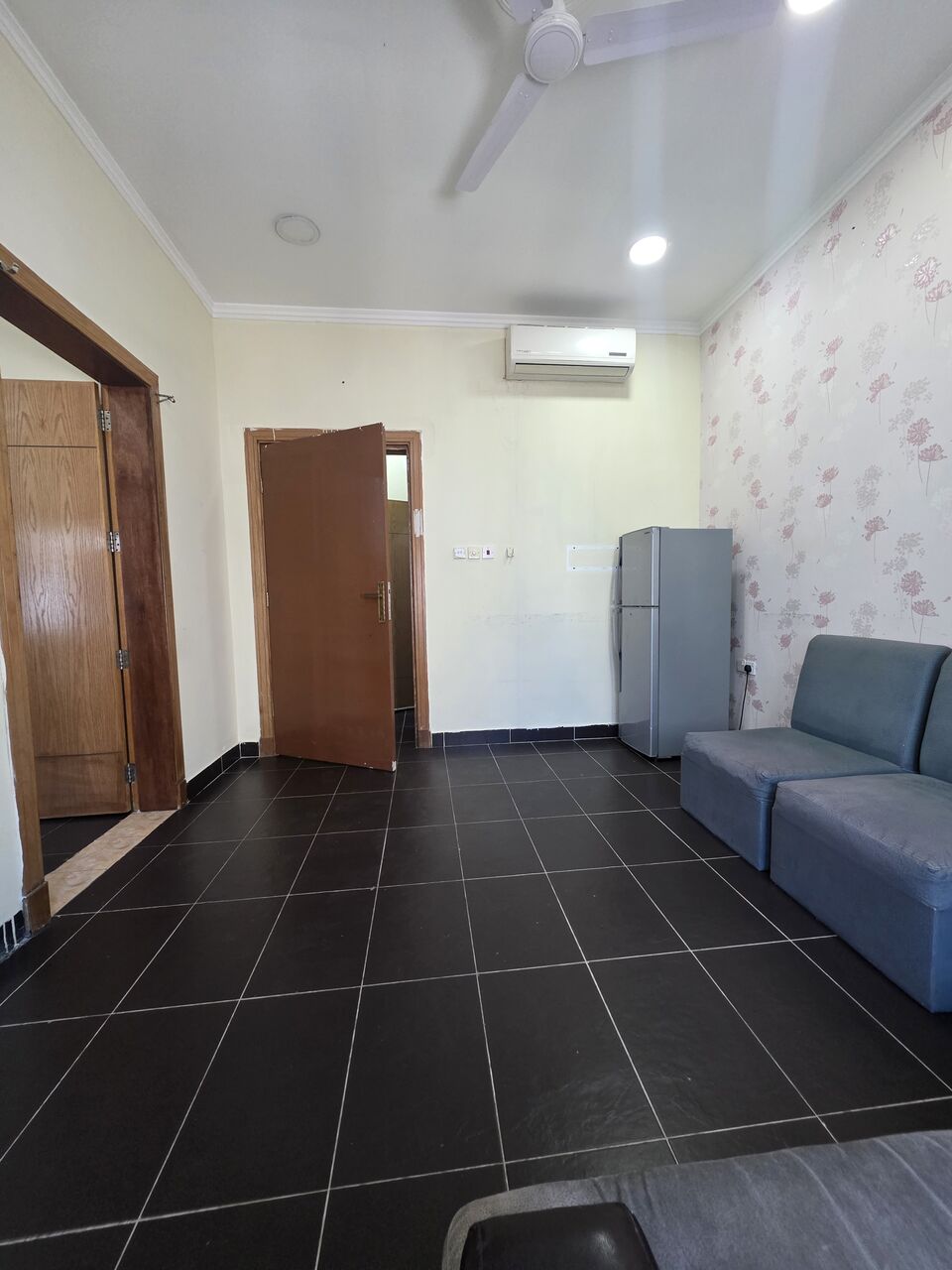 Mahooz, Apartments, Flats, Houses & Villas, BHD 200/month,  Furnished,  1 BR,  - Very Neet Fully Furnished 1 BHK Flat With Ewa @200/BD In Mahooz