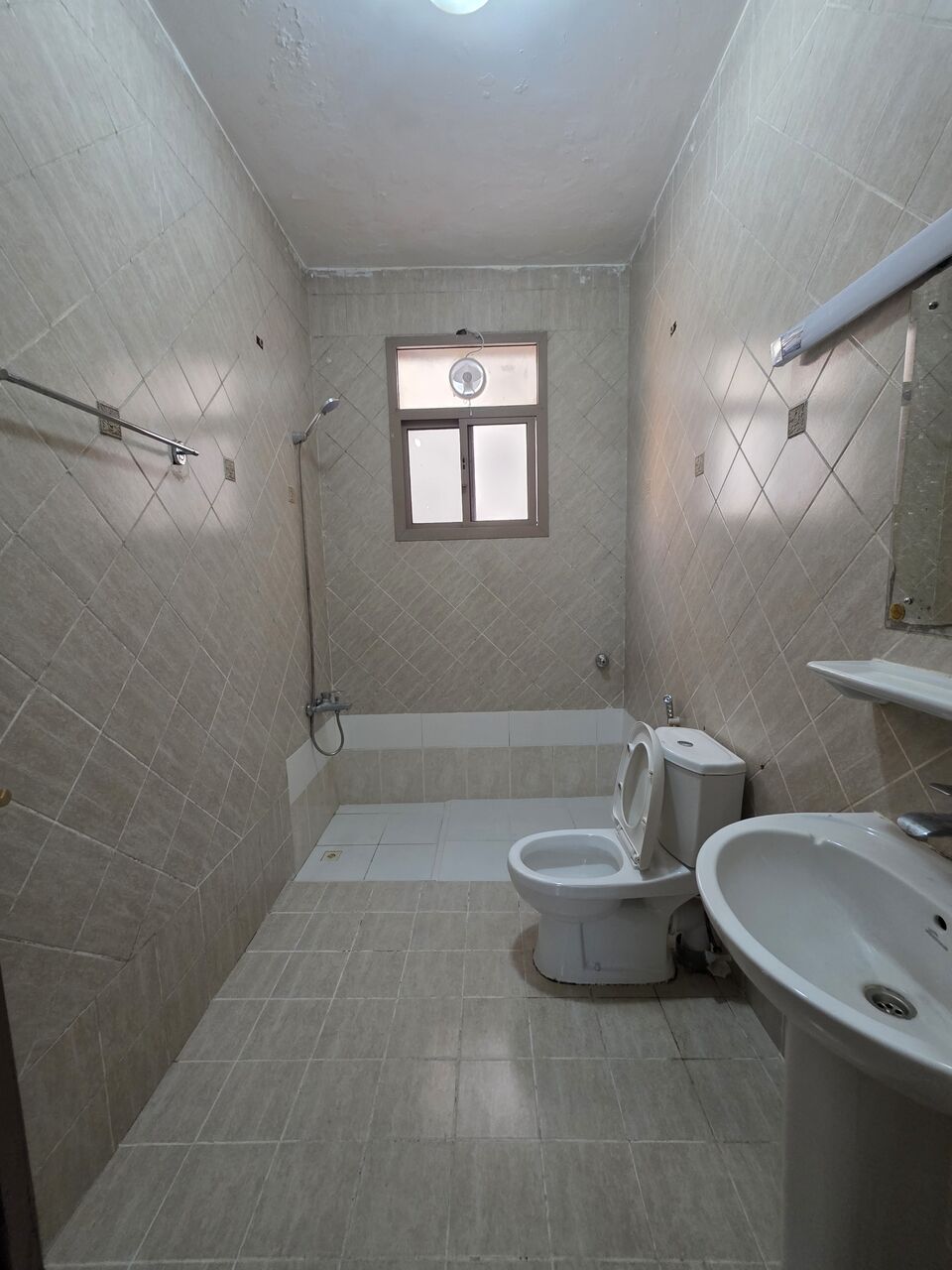 Hoora, Apartments, Flats, Houses & Villas, BHD 200/month,  Furnished,  1 BR,  -parking & WiFi , Balcony - Fully Furnished 1 BHK Flat With Ewa @200/BD In Hoora