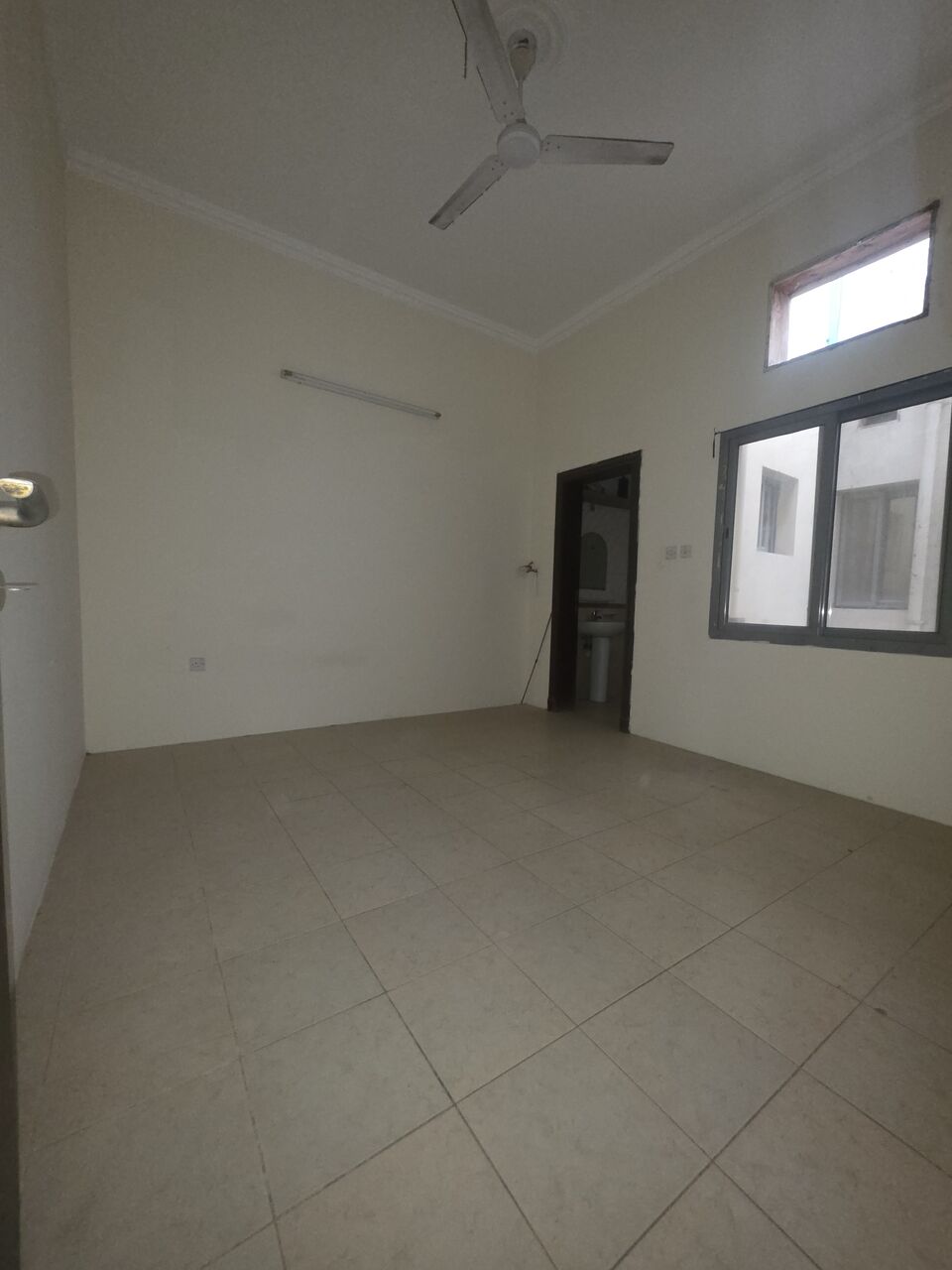 Gudaibiya, Apartments, Flats, Houses & Villas, BHD 160/month,  2 BR,  Very Neet UN Furnished 2 BHK Flat Without Ewa @160/BD In Gudaibiya