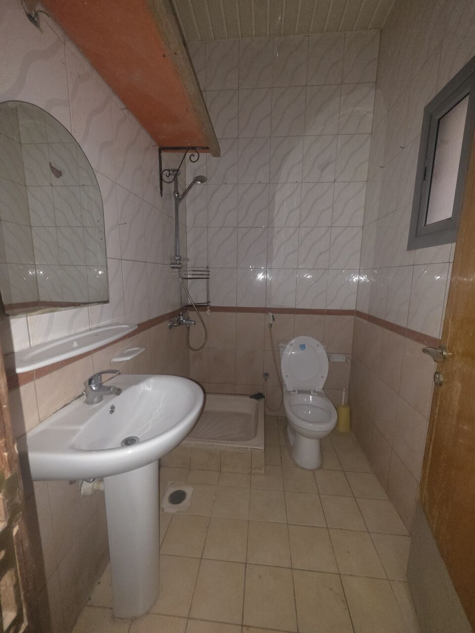 Gudaibiya, Apartments, Flats, Houses & Villas, BHD 160/month,  2 BR,  Very Neet UN Furnished 2 BHK Flat Without Ewa @160/BD In Gudaibiya
