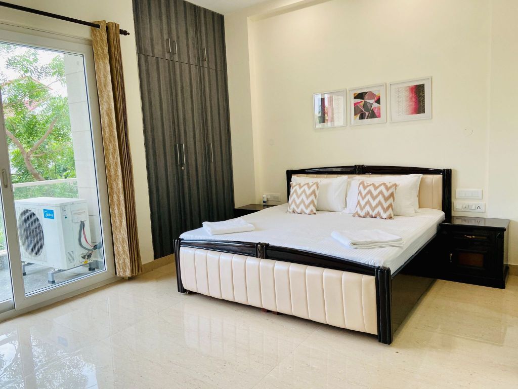 Gurgaon, Apartments, Flats, Houses & Villas, INR 4000/day,  Furnished,  1 BR,  550 Sq. Meter,  One Bedroom Apartment