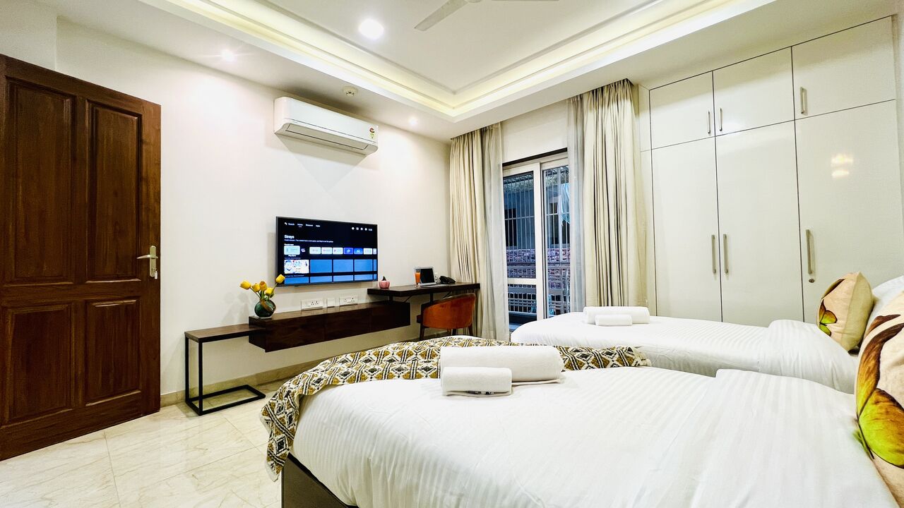 Gurgaon, Apartments, Flats, Houses & Villas, INR 15000/month,  Furnished,  1200 Sq. Meter,  Three Bedroom Apartment Luxury Sec 38