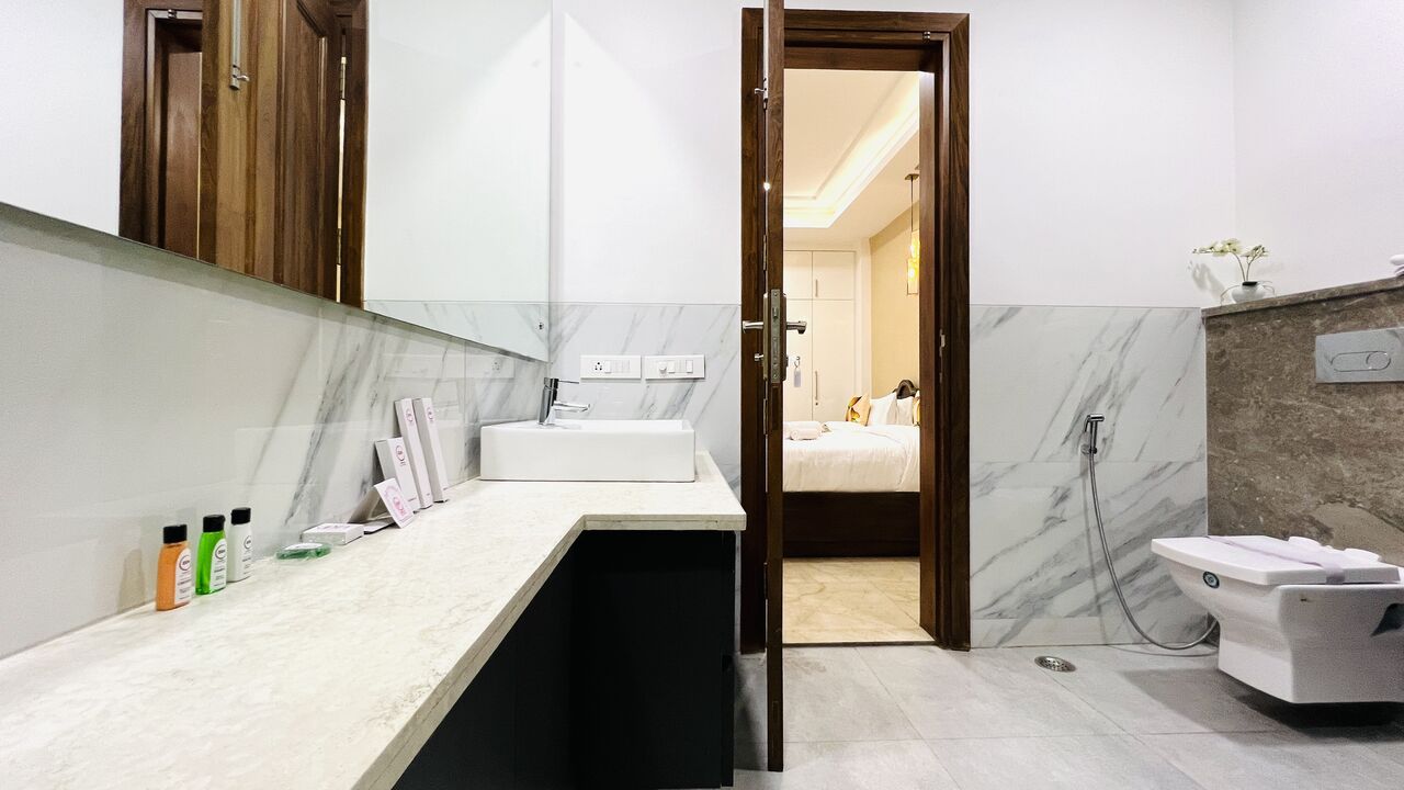 Gurgaon, Apartments, Flats, Houses & Villas, INR 15000/month,  Furnished,  1200 Sq. Meter,  Three Bedroom Apartment Luxury Sec 38