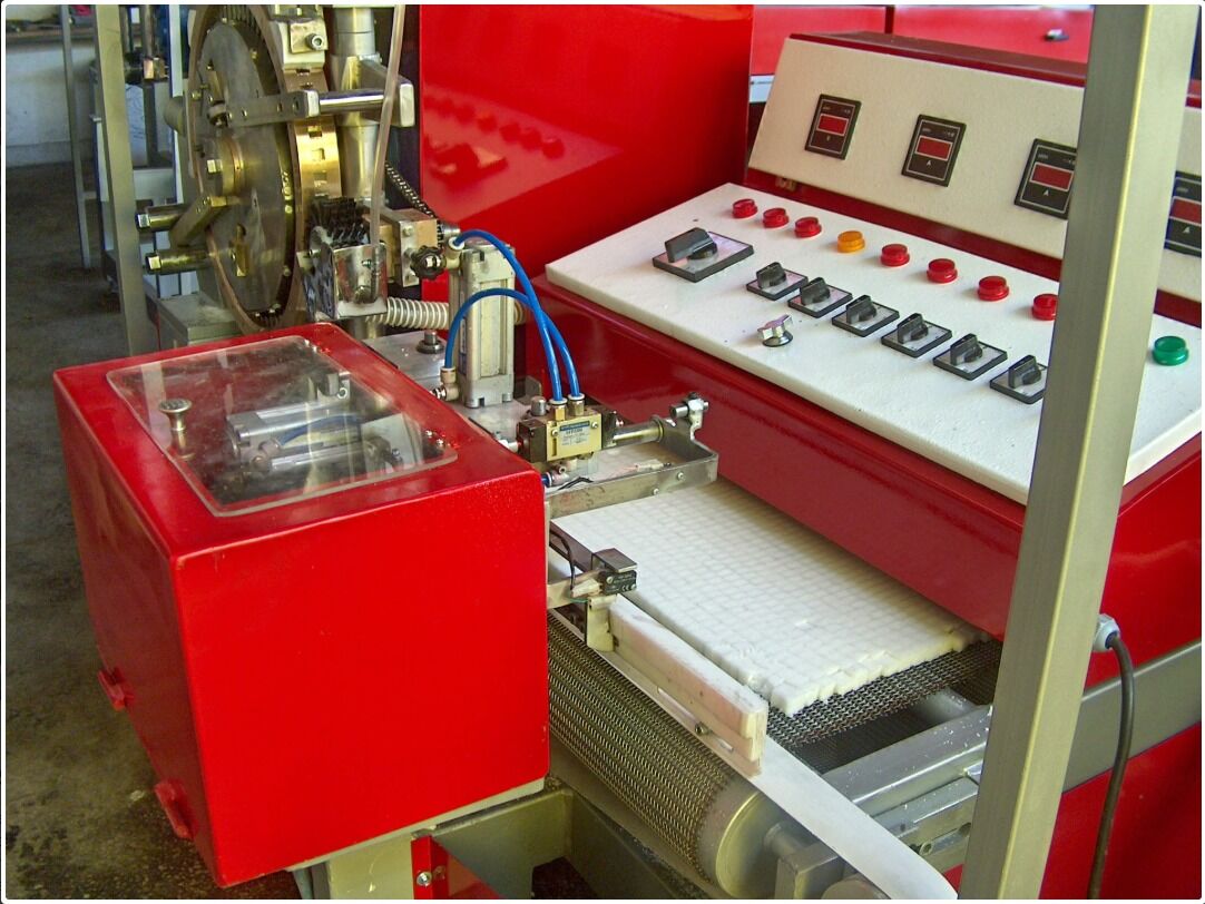 Praia, Industrial Machinery, USD 5000,  Half Automatic Sugar Molding Machine