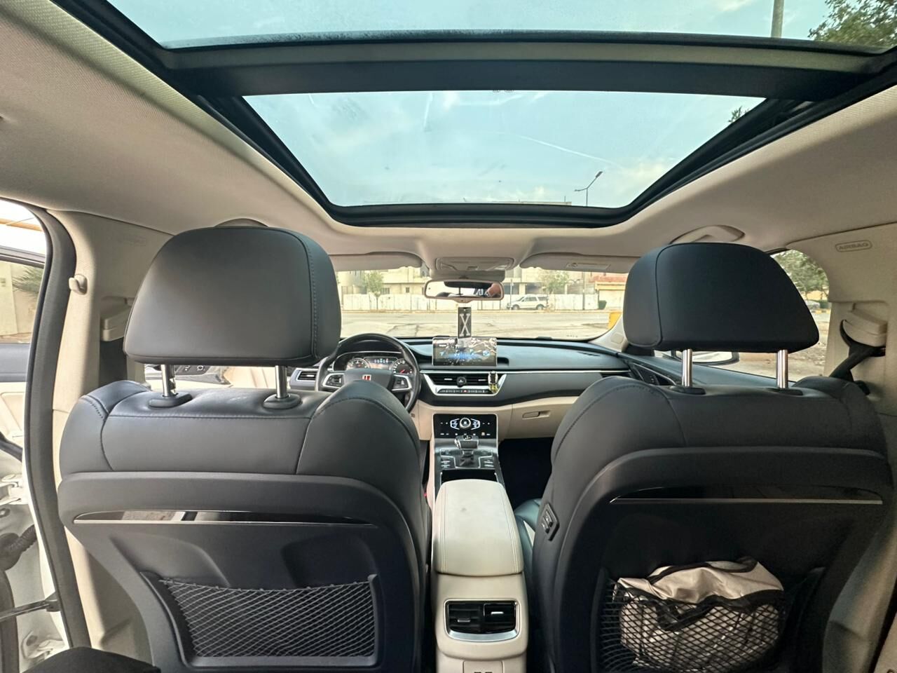 Riyadh, Vehicles, Cars & Trucks , SAR 51000,  Hongqi H5,  2024,  Automatic,  51000 KM,    35 TD Fully Loaded With Sunroof For Sales
