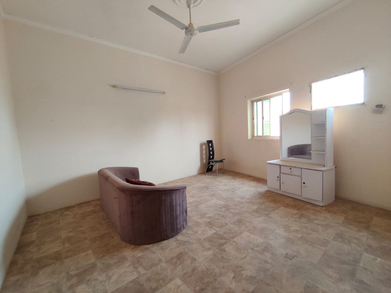 Jidhafs, Apartments, Flats, Houses & Villas, BHD 110/year,  2 BR,  Jidhafs:- 2Bhk Unfurnished Flat On Rent..
