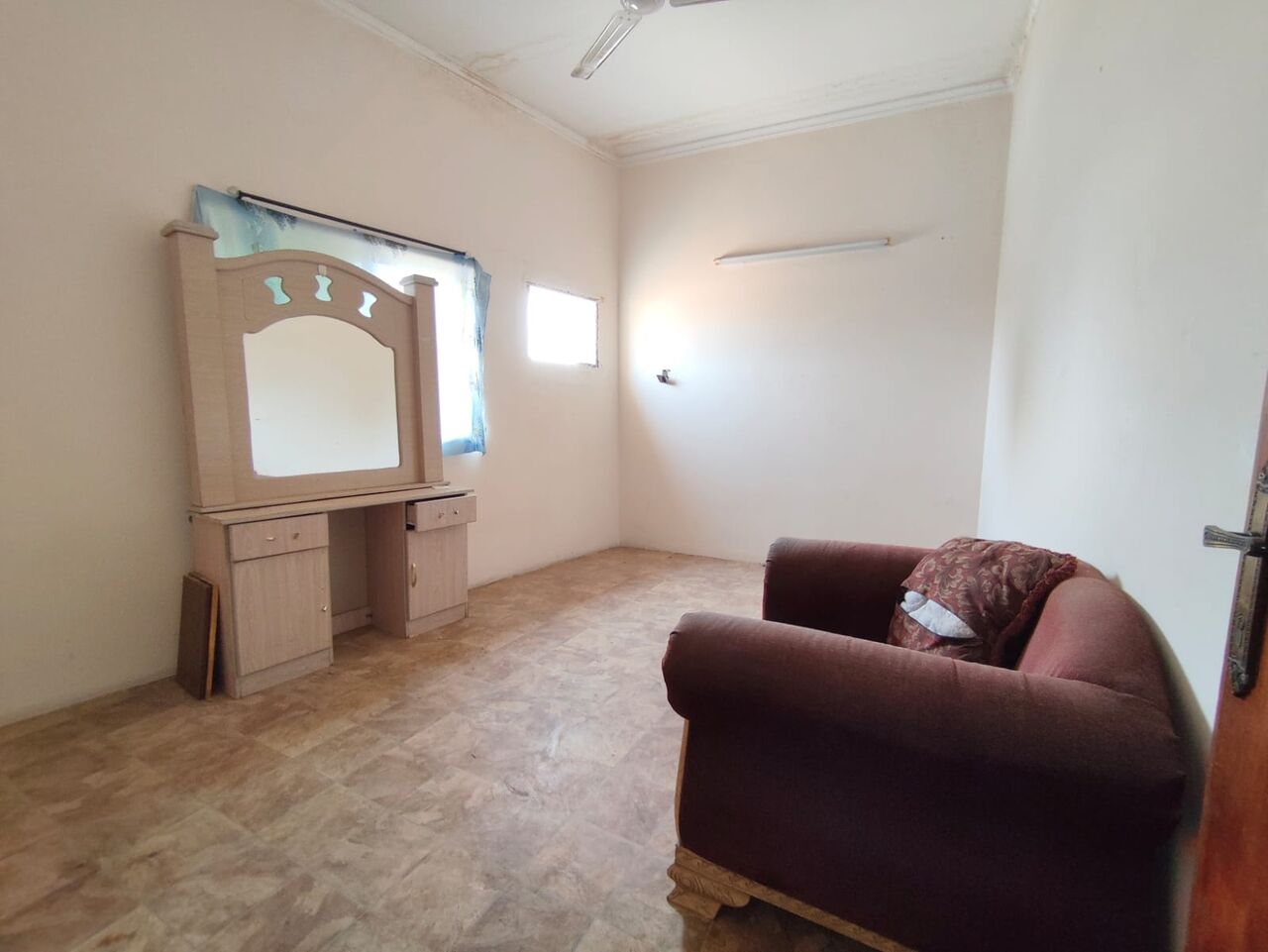 Jidhafs, Apartments, Flats, Houses & Villas, BHD 110/year,  2 BR,  Jidhafs:- 2Bhk Unfurnished Flat On Rent..