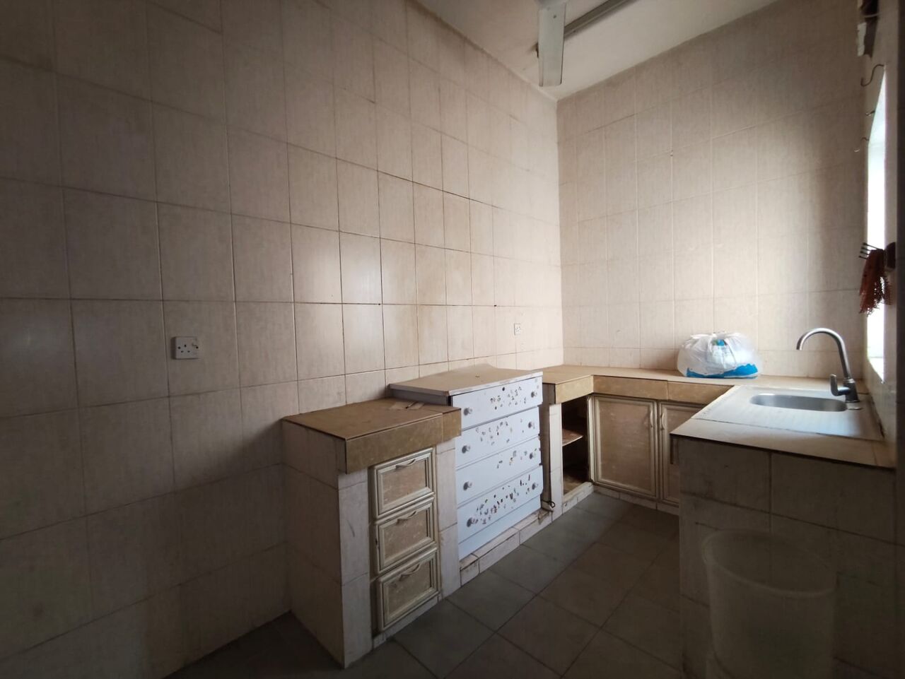 Jidhafs, Apartments, Flats, Houses & Villas, BHD 110/year,  2 BR,  Jidhafs:- 2Bhk Unfurnished Flat On Rent..