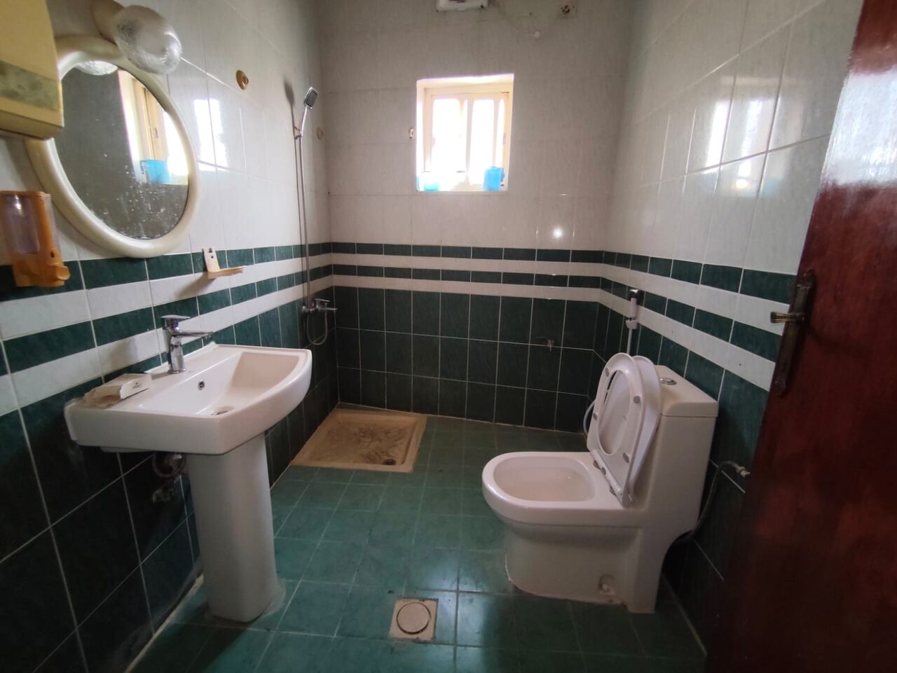 Jidhafs, Apartments, Flats, Houses & Villas, BHD 110/year,  2 BR,  Jidhafs:- 2Bhk Unfurnished Flat On Rent..