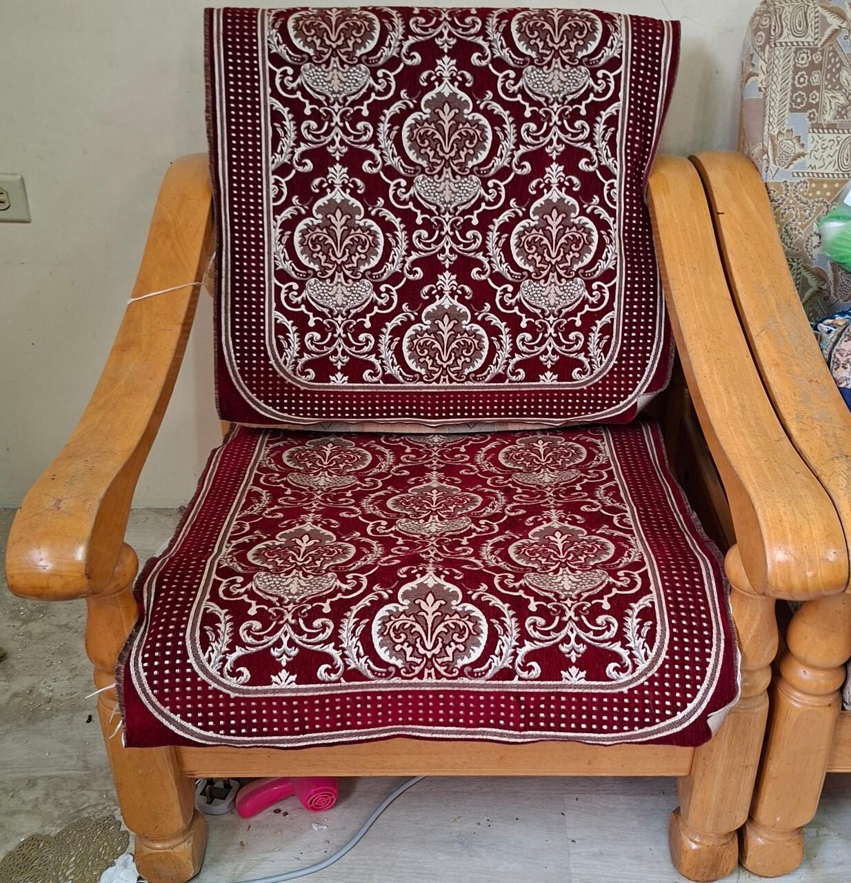 Jubail, Furniture, SAR 300,  Classic Sofa Set For Sale At A Throwaway Price!