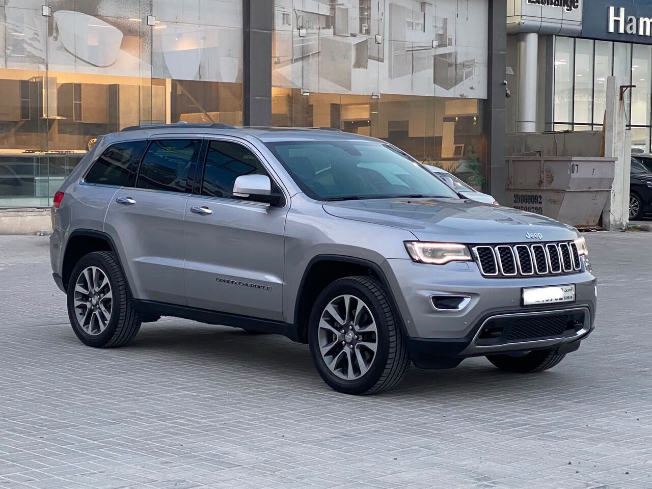 Manama, Vehicles, Cars & Trucks , BHD 6500,  Jeep Grand Cherokee LTD,  2018,  Automatic,  118000 KM,    (Silver)