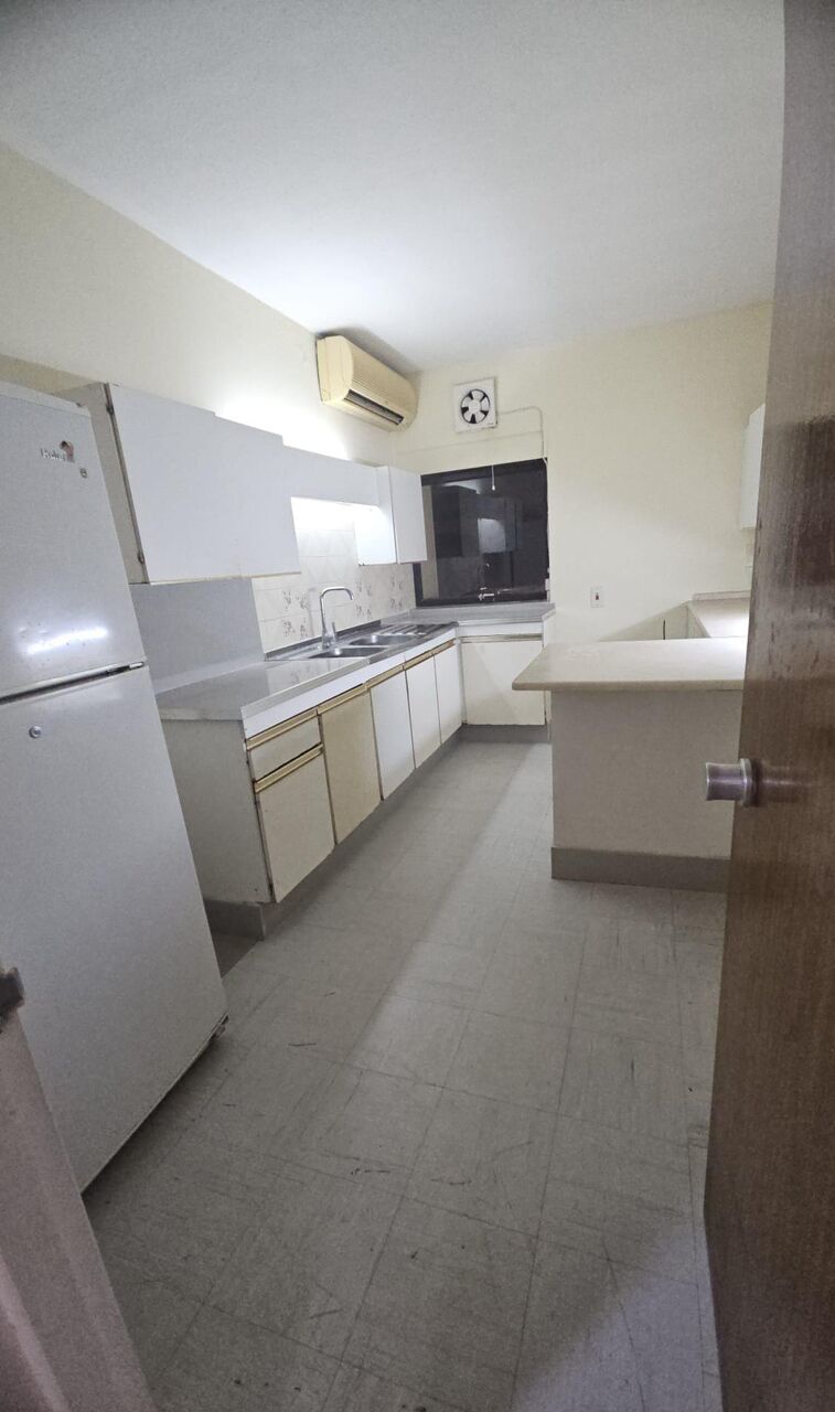 Adliya, Apartments, Flats, Houses & Villas, BHD 330/month,  3 BR,  3 Bedroom Semi Furnished Flat For Rent With Ewa