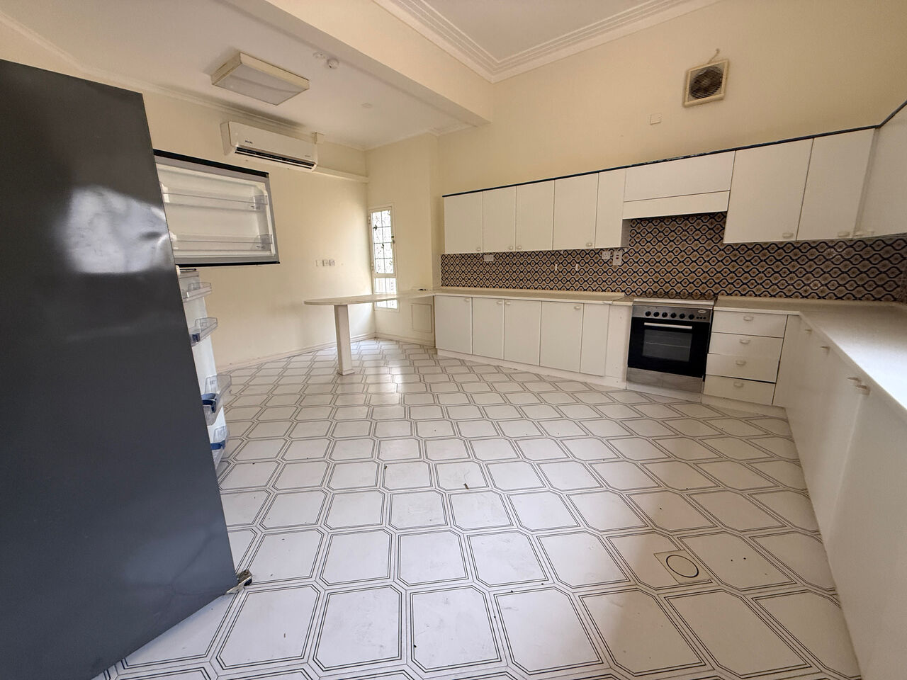 Mahooz, Villas, BHD 900,  Luxuary Two Storey Semi Furnisheh 4 Bhk Villa For Rent