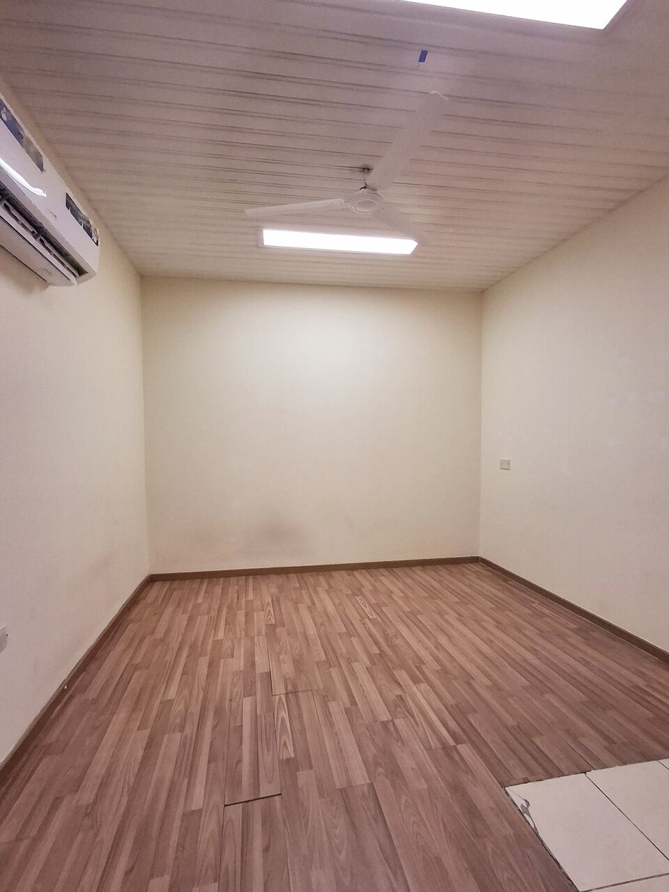 Hoora, Apartments, Flats, Houses & Villas, BHD 140/month,  Studio,  Very Neet Semi Furnished Studio Flat With Unlimited Ewa @140/BD In Hoora