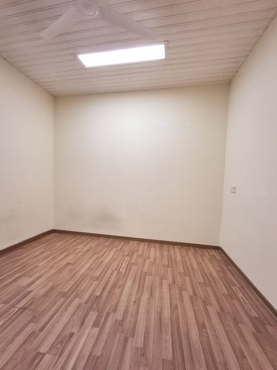 Hoora, Apartments, Flats, Houses & Villas, BHD 140/month,  Studio,  Very Neet Semi Furnished Studio Flat With Unlimited Ewa @140/BD In Hoora